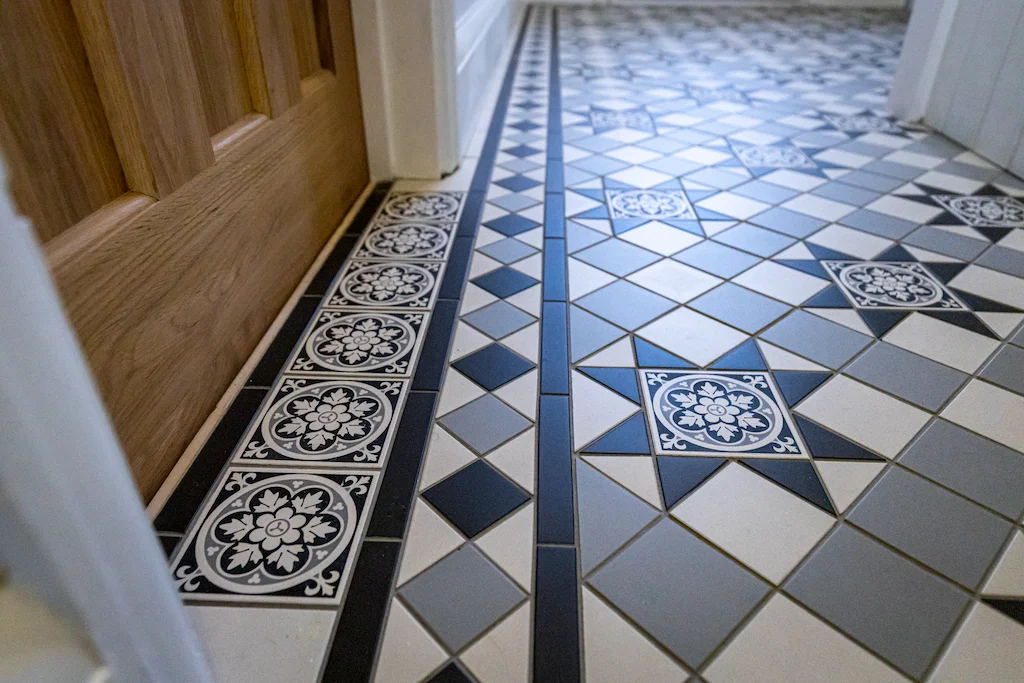 Blenheim Victorian Floor Pattern in Dover White, Grey, Black close up