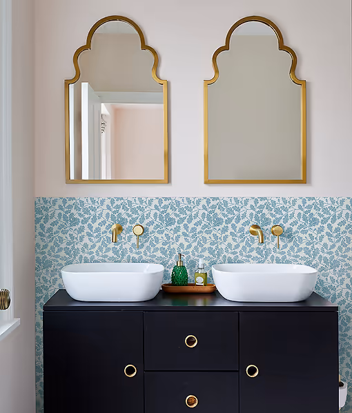 Alfriston Shallow water shown as a splashback in a bathroom setting
