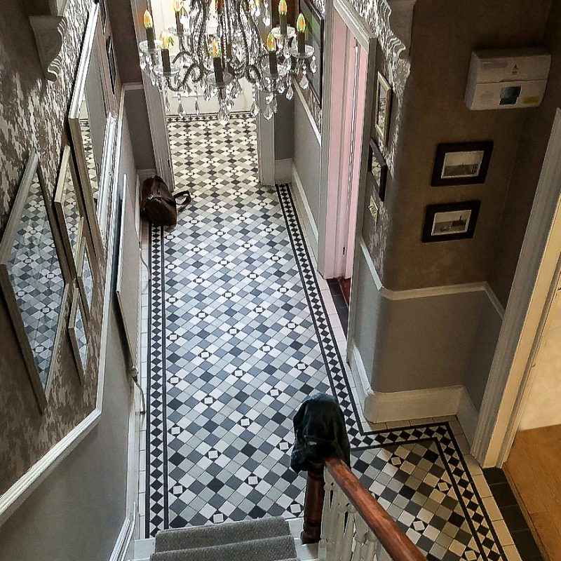 Richmond (D) with Rochester border victorian floor tile design Original Style