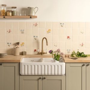 Winchester Floral Collection Buttercup Tubelined Tile IM-0027629